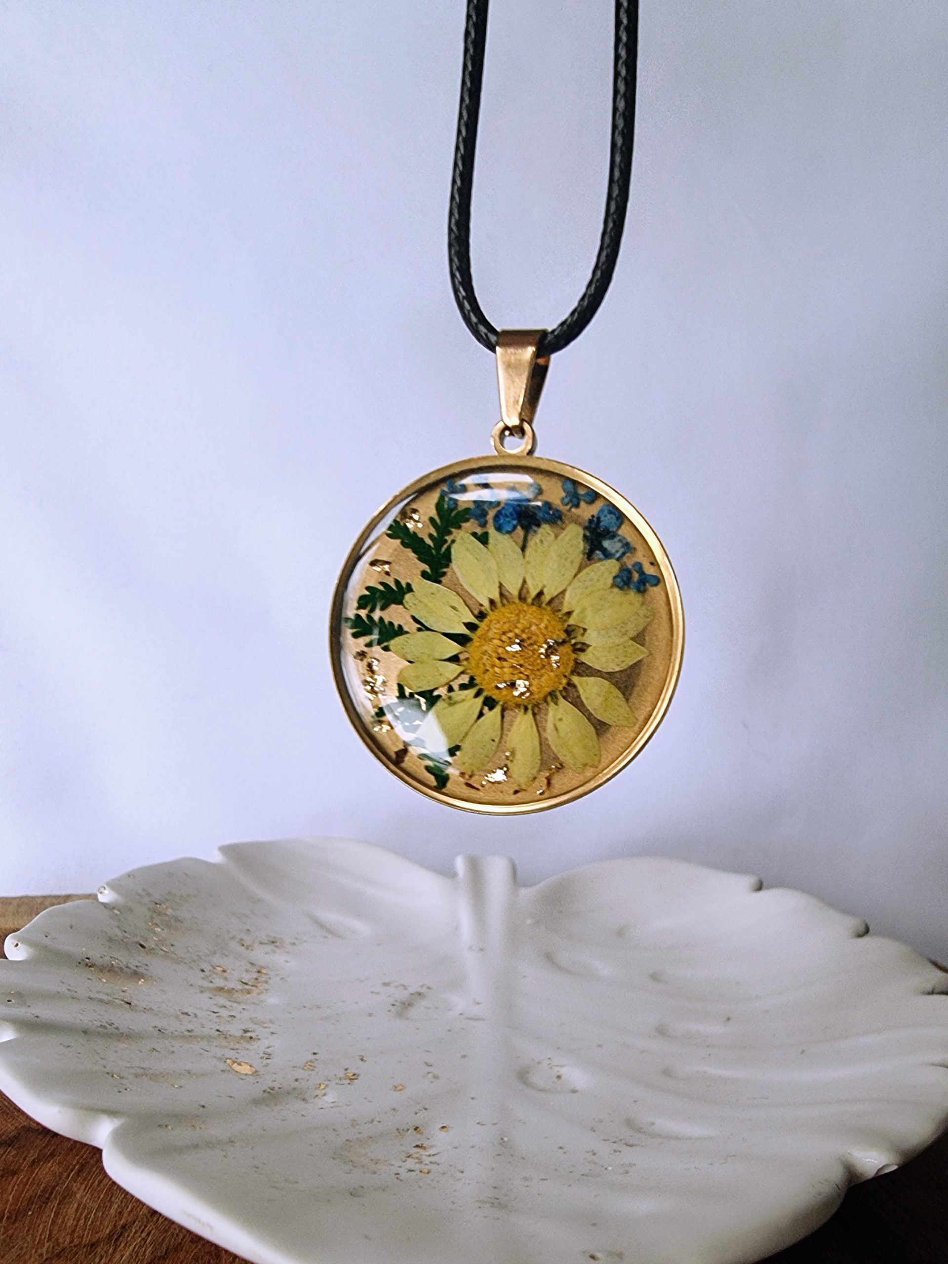 Wisiorek Kompozycja kwiatów w Epoxy nr WZ/24