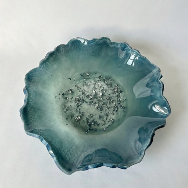 TALERZ DEKORACYJNY z EPOXY o nieregularnych kształtach NIEBIESKI z  płatkami srebra - nr TZ/3